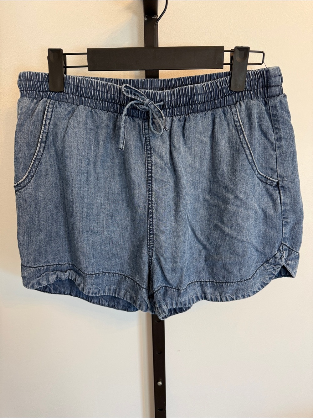 Women’s Universal Thread Light Blue High-Waist Drawstring Denim Shorts Size Med